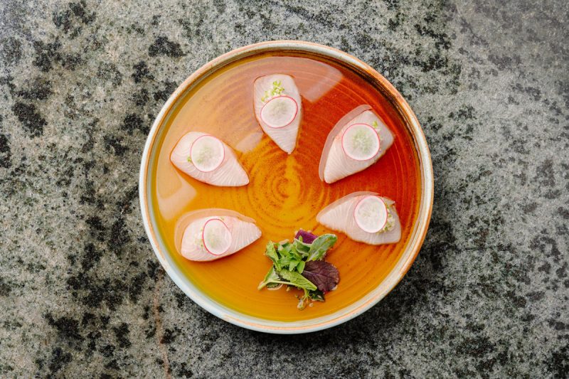 Ricciola, peperoncino verde, ponzu