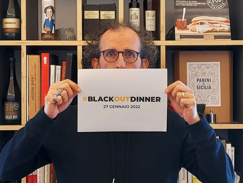 Fud lancia #Blackoutdinner. La protesta per il caro bollette