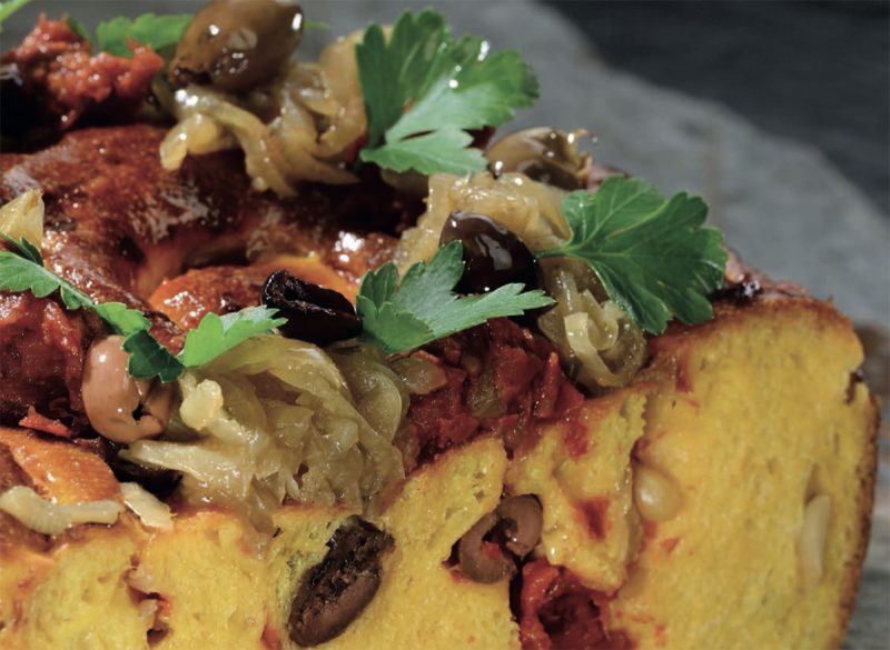 Torta delle Rose mediterranea con cipolle all’origano