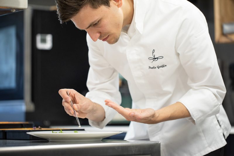 Ritorno al primo amore: lo chef Paolo Griffa apre la sua pasticceria