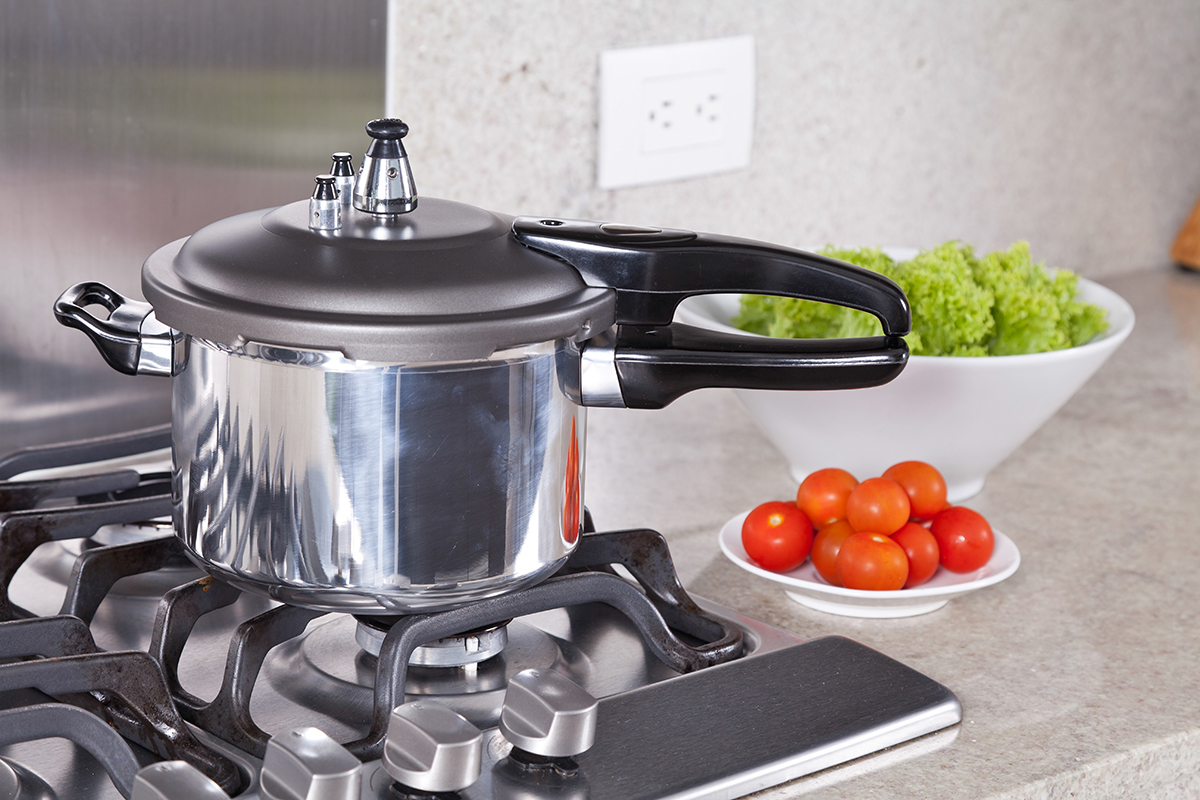 Cottura pentola a pressione: come cucina, tempi di cottura e consigli utili
