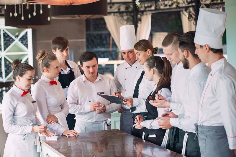 Armonia e gestione di sala e cucina: l’importanza di fare squadra