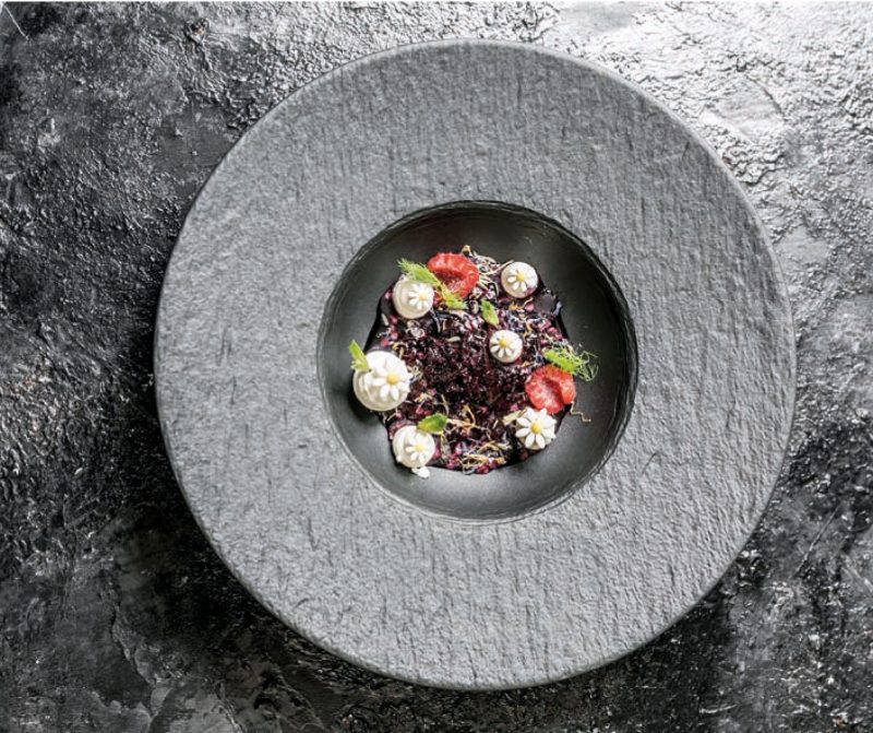 Sorbetto ai gelsi, yogurt di capra e yogurt crispy di Marco Pedron