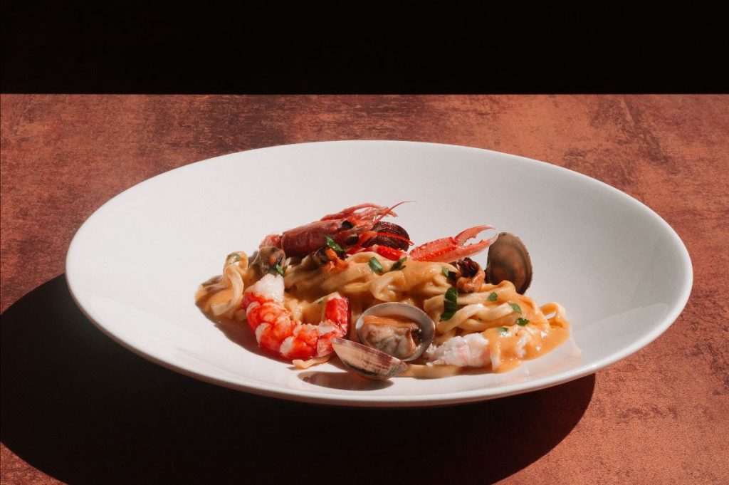 Laganari ai frutti di mare, datterini gialli e limone
