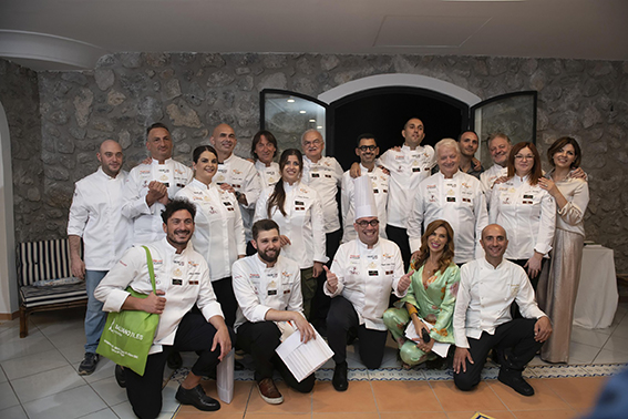 APEI dalla Santa Rosa Pastry Cup e Panettone senza confini