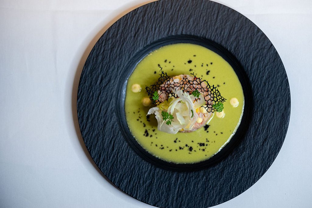 Granchio rosso, mango, gazpacho verde, insalata di puntarelle Giannino dal 1899