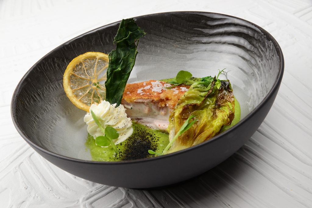 Cervella alla milanese con cremoso di piselli alla francese