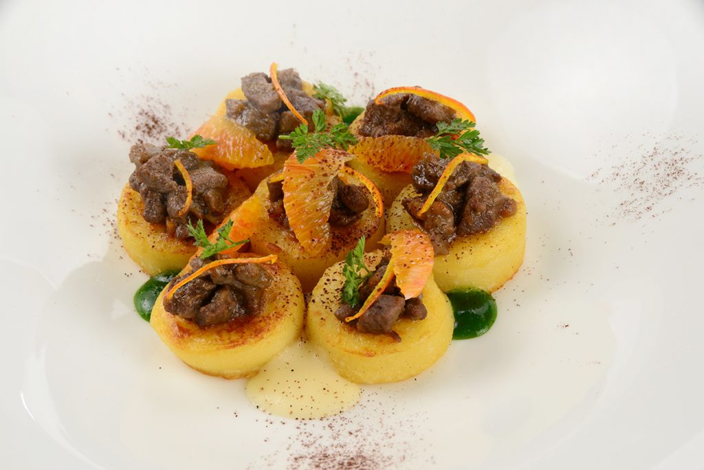 Gnocchi di polenta con ragu di brasato di manzo, cacao e arancia