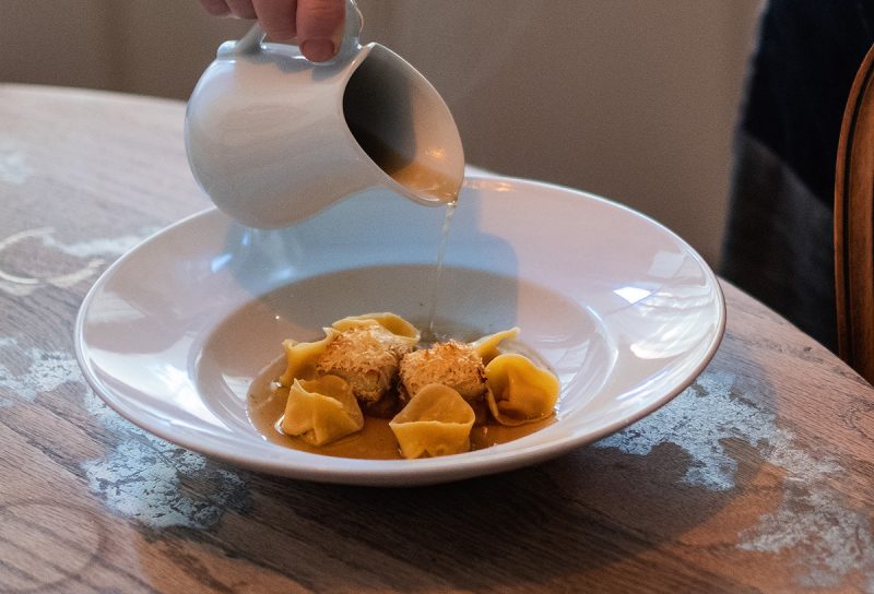 Ravioli di Parmigiano 24 mesi, burro, salvia e Parmigiano 60